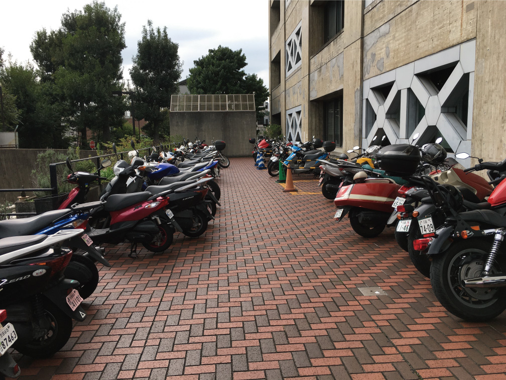 世田谷区役所バイク駐輪場