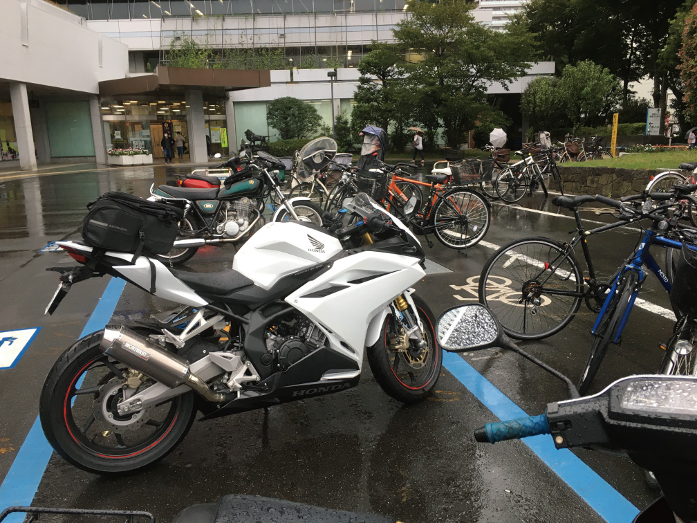 中野区役所バイク駐輪場