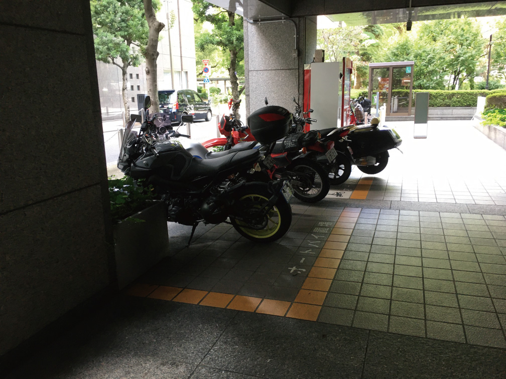 港区役所バイク駐輪場