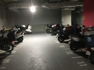 豊島区役所地下バイク駐輪場