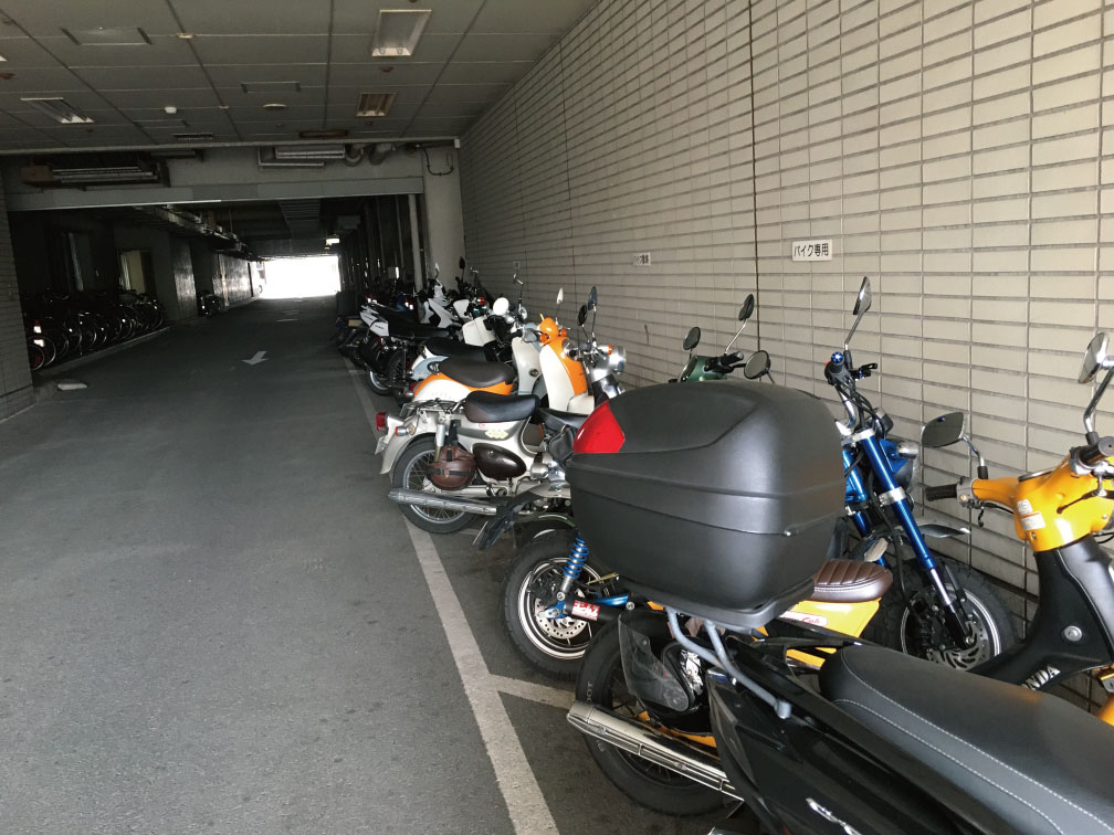 羽村市役所バイク置き場