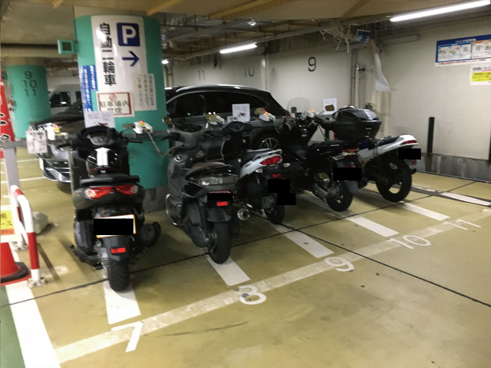 雷門地下駐車場のバイク置き場